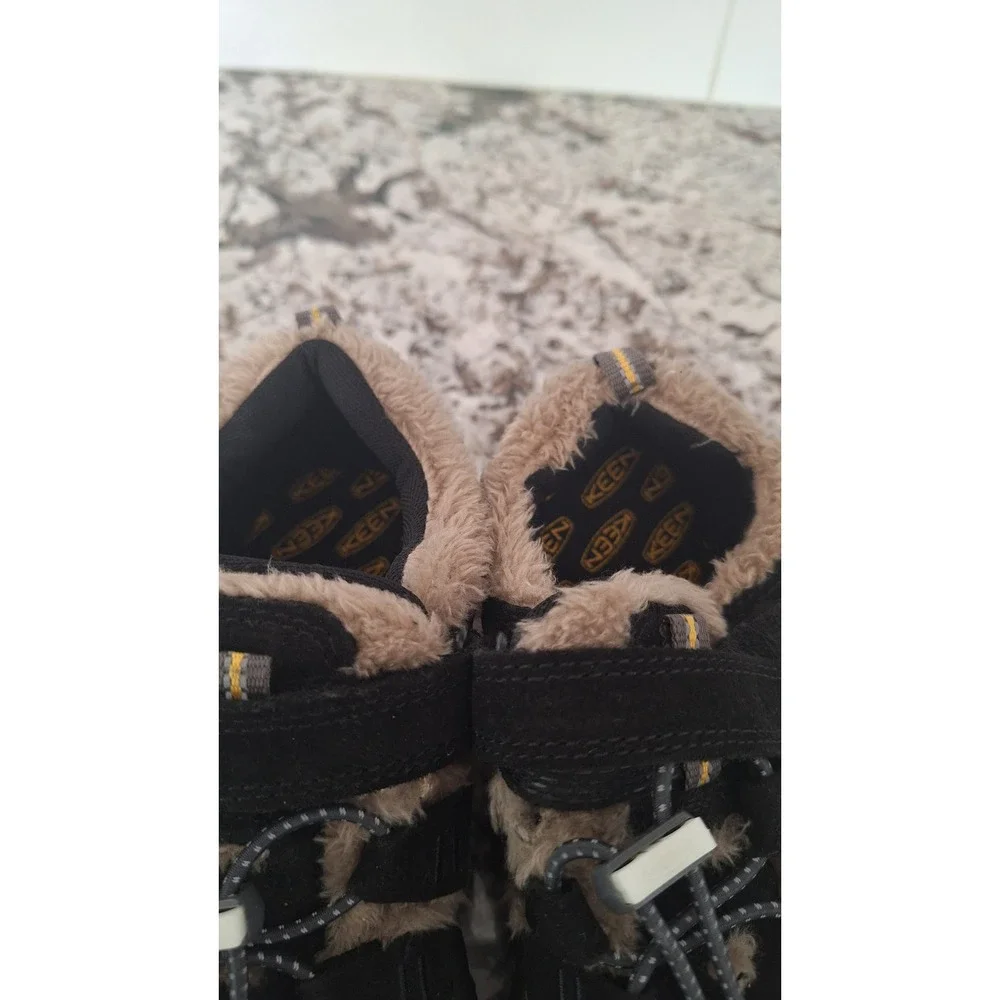 Keen Kids Howser II Black Suede Faux Fur Lined Bungee Sneakers Size 3Y 1026625